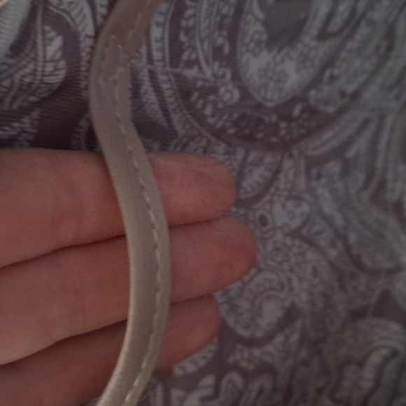 Bella Russo quilted style crossbody purse, chain strap, beige, blush 💗 - Picture 11 of 12